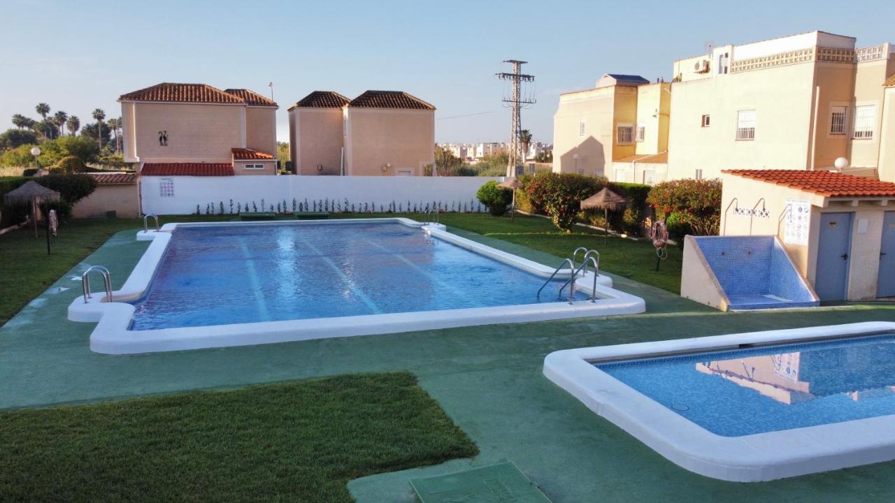 Holiday House Torrevieja Exteriör bild