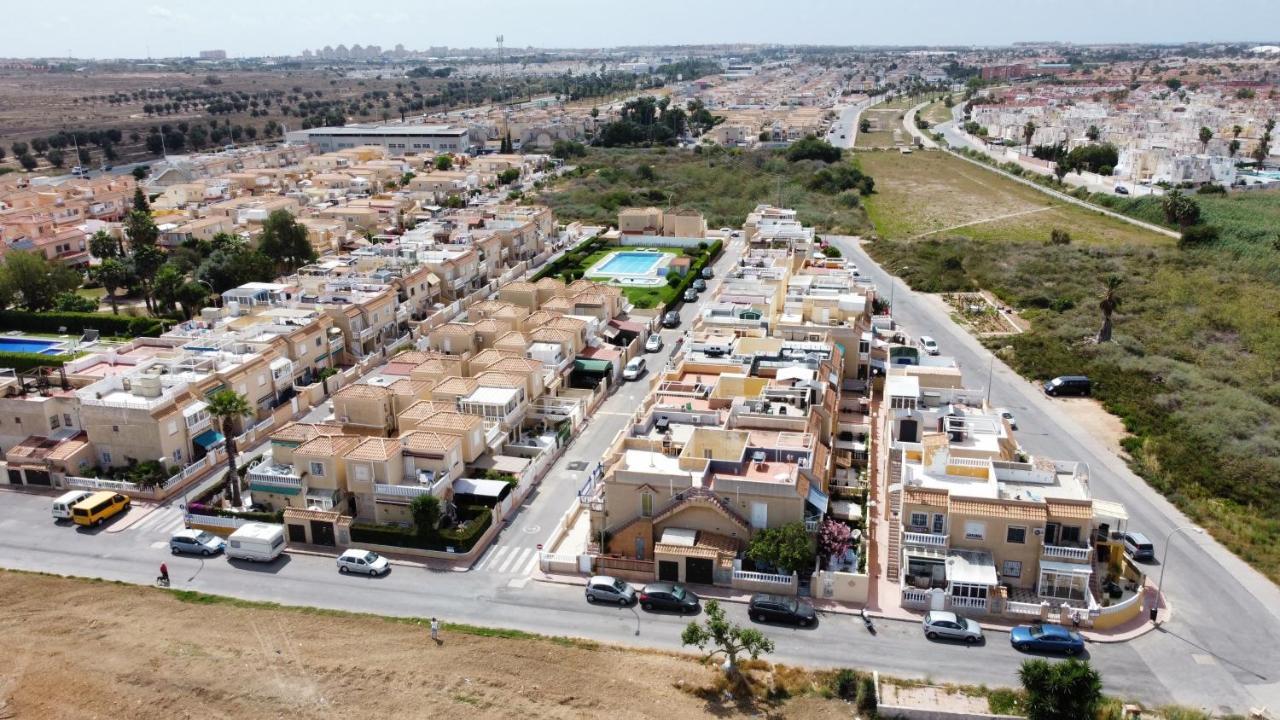 Holiday House Torrevieja Exteriör bild